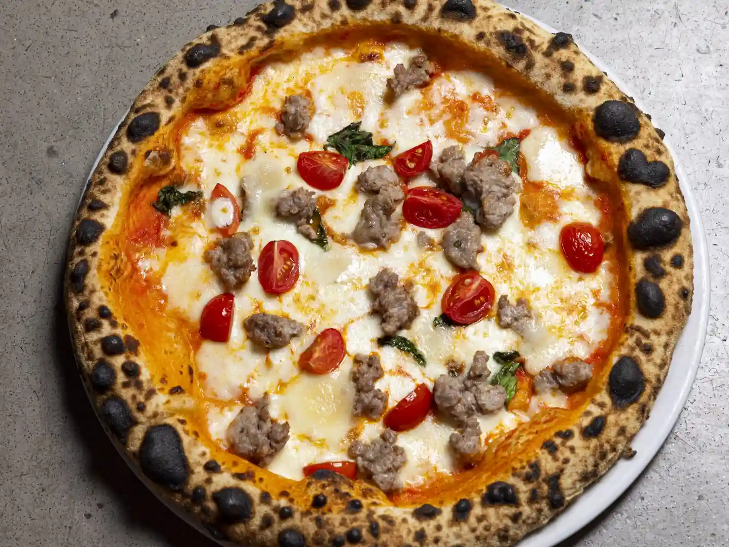 Woodfired pizza at Aperitivo